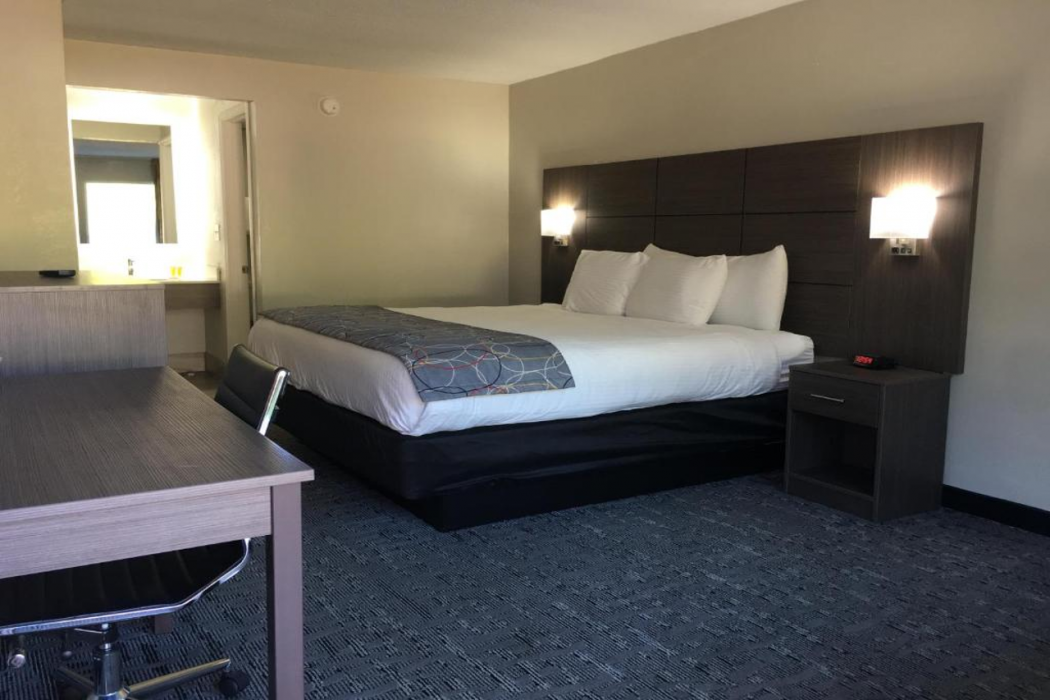 Days Inn and Suites by Wyndham Charleston Airport West 4/13