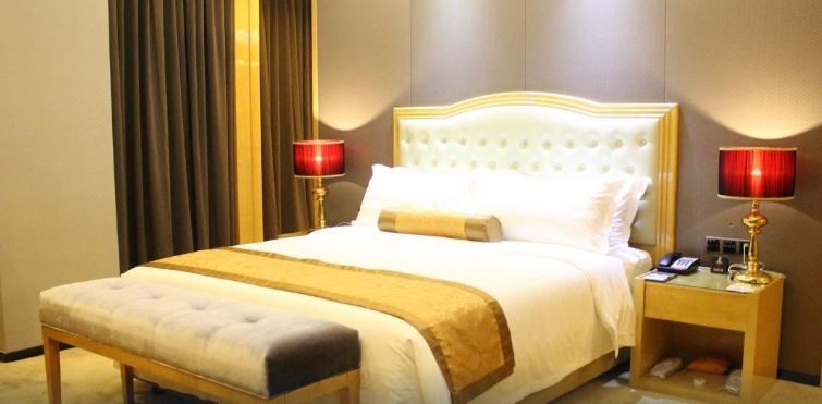 Golden Phoenix International Hotel 11/51