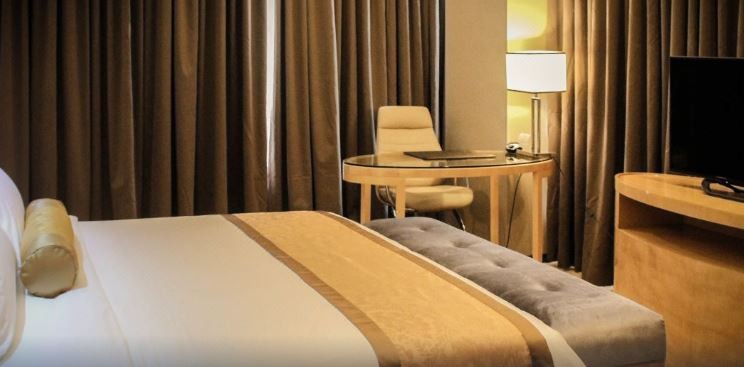 Golden Phoenix International Hotel 12/51