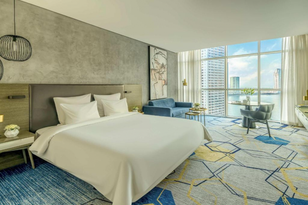 Pullman Hotel Sharjah 12/63