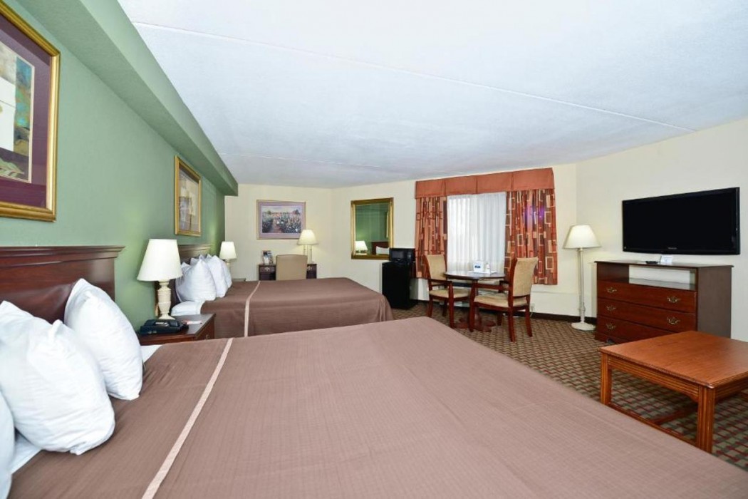 Howard Johnson by Wyndham Newark Airport 10/21