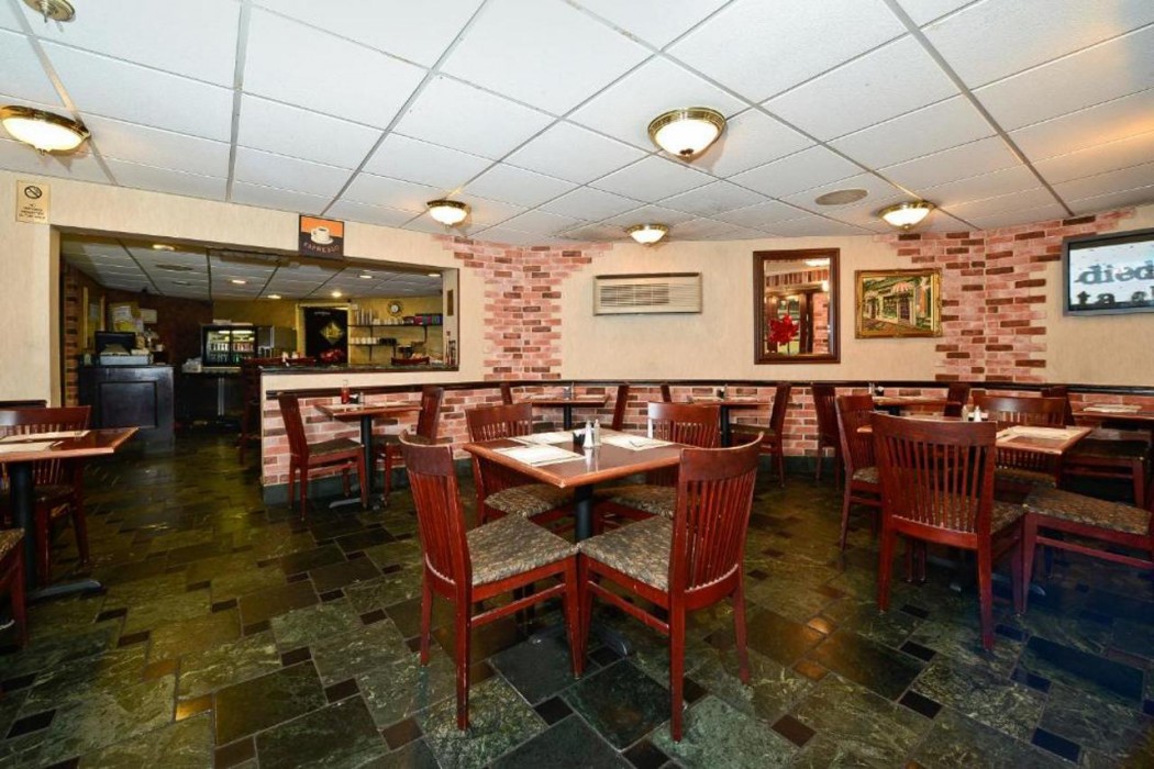Howard Johnson by Wyndham Newark Airport 12/21