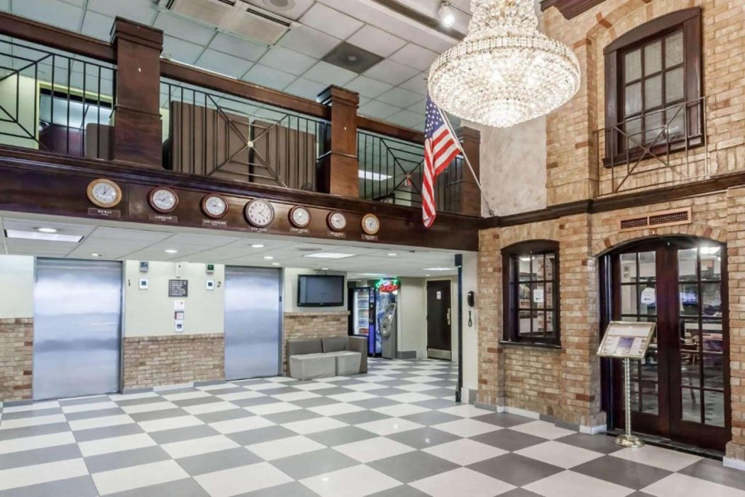 Howard Johnson by Wyndham Newark Airport 3/21