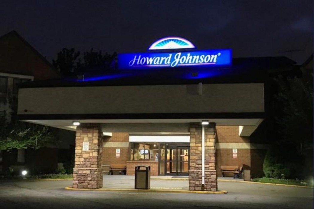 Howard Johnson by Wyndham Newark Airport 2/21