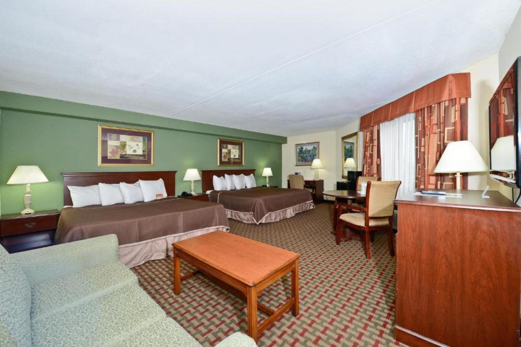 Howard Johnson by Wyndham Newark Airport 6/21