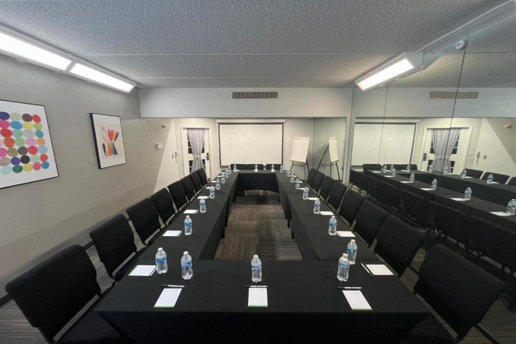 La Quinta Inn and Suites by Wyndham Miami Airport West 30/60