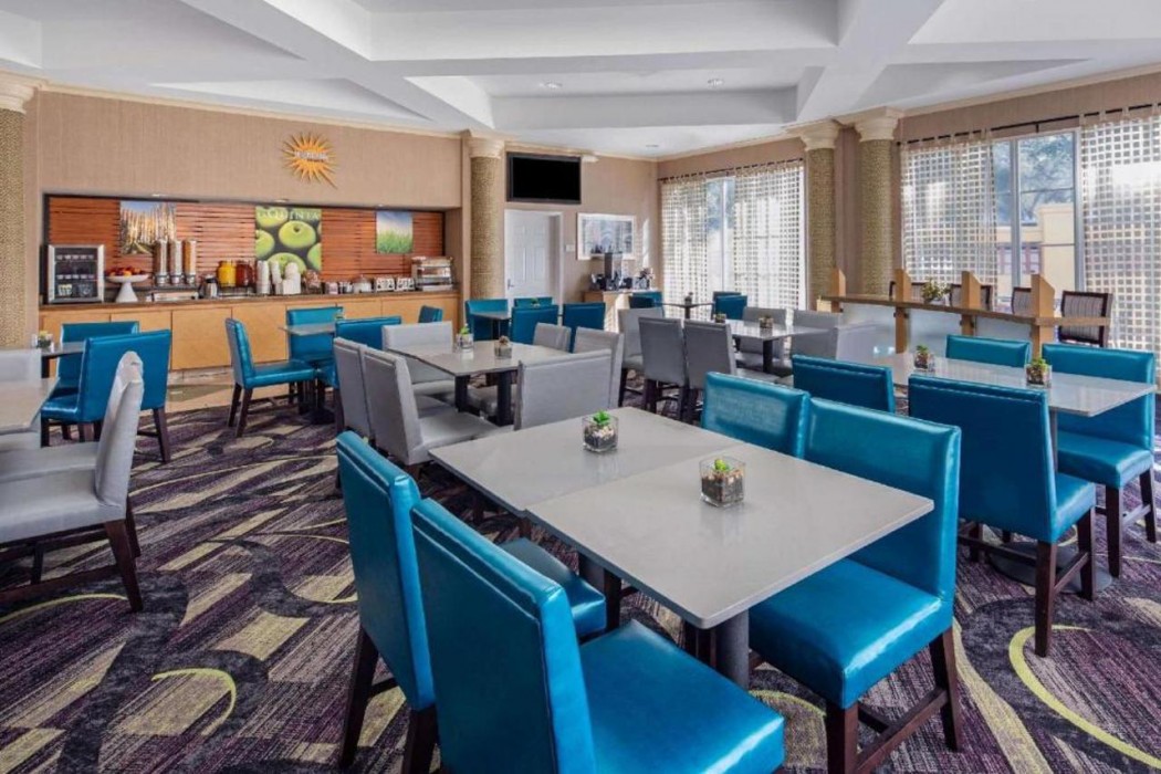 La Quinta Inn and Suites by Wyndham Miami Airport West 29/60