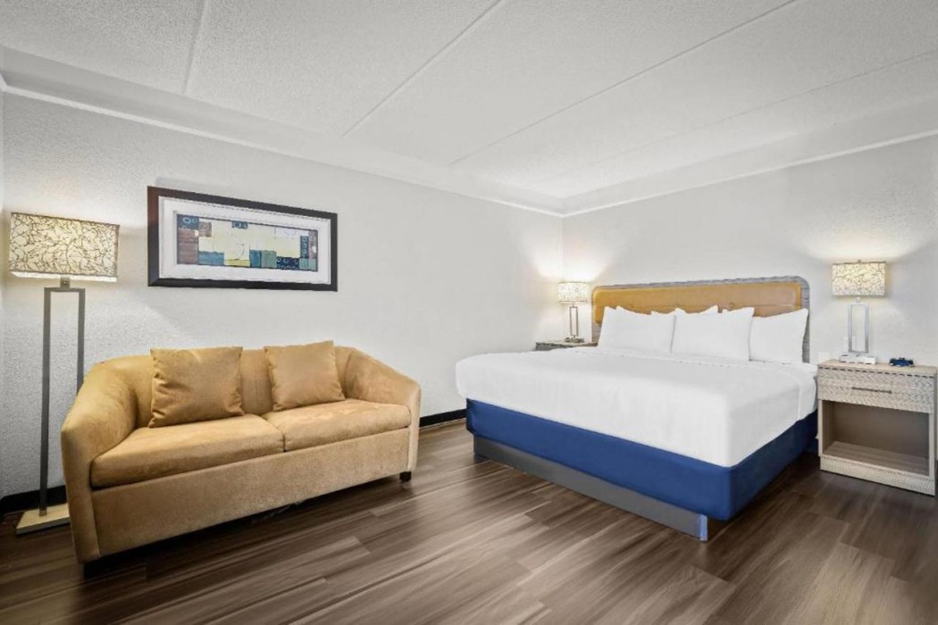 La Quinta Inn and Suites by Wyndham Miami Airport West 18/60
