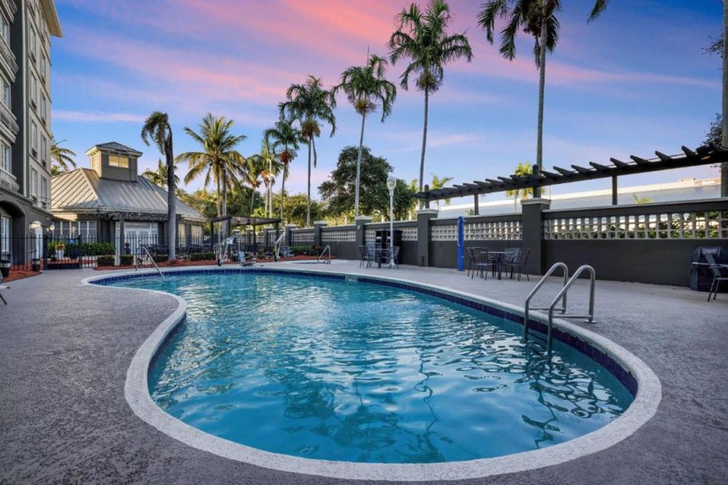 La Quinta Inn and Suites by Wyndham Miami Airport West 32/60