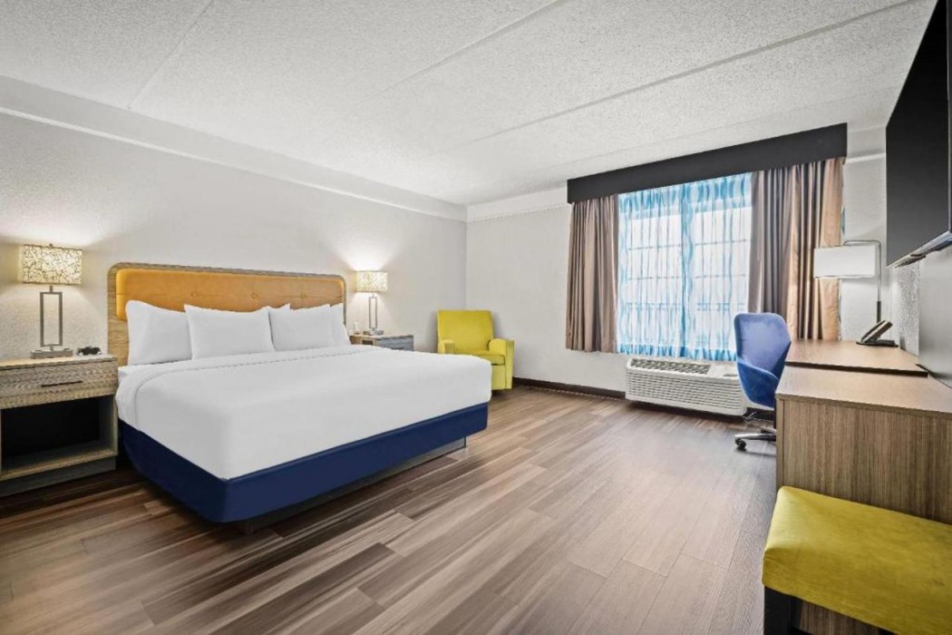 La Quinta Inn and Suites by Wyndham Miami Airport West 21/60