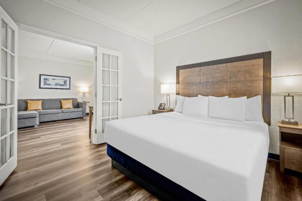 La Quinta Inn and Suites by Wyndham Miami Airport West 22/60