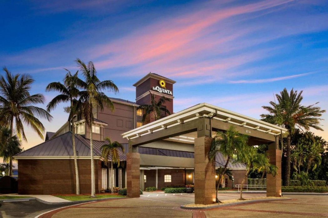 La Quinta Inn and Suites by Wyndham Miami Airport West 1/60