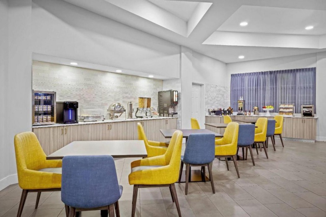 La Quinta Inn and Suites by Wyndham Miami Airport West 26/60