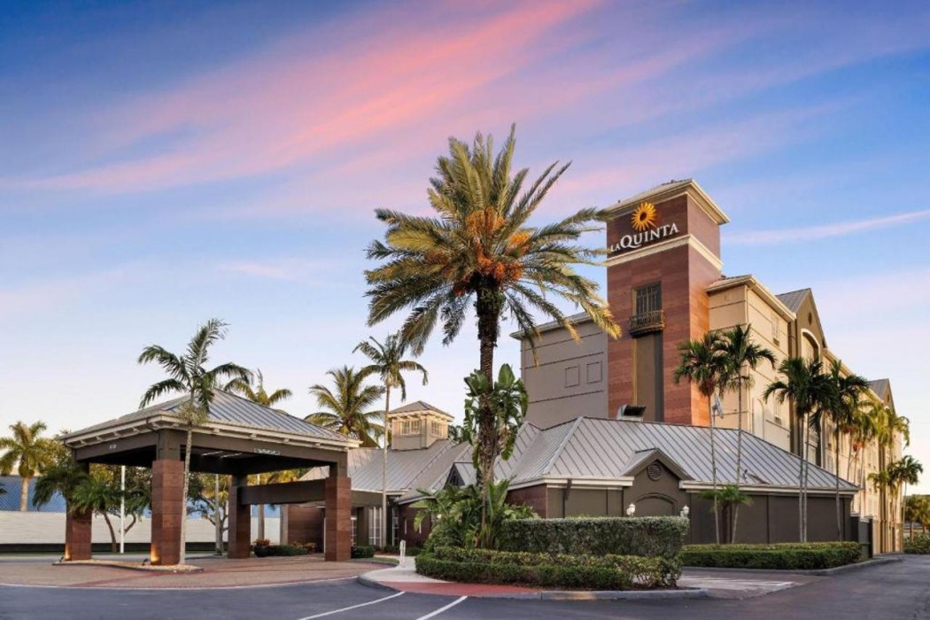 La Quinta Inn and Suites by Wyndham Miami Airport West 2/60