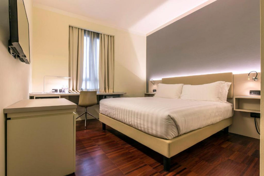 43 Station Hotel 15/61