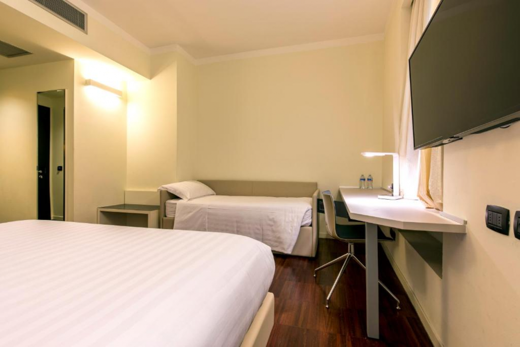 43 Station Hotel 13/61