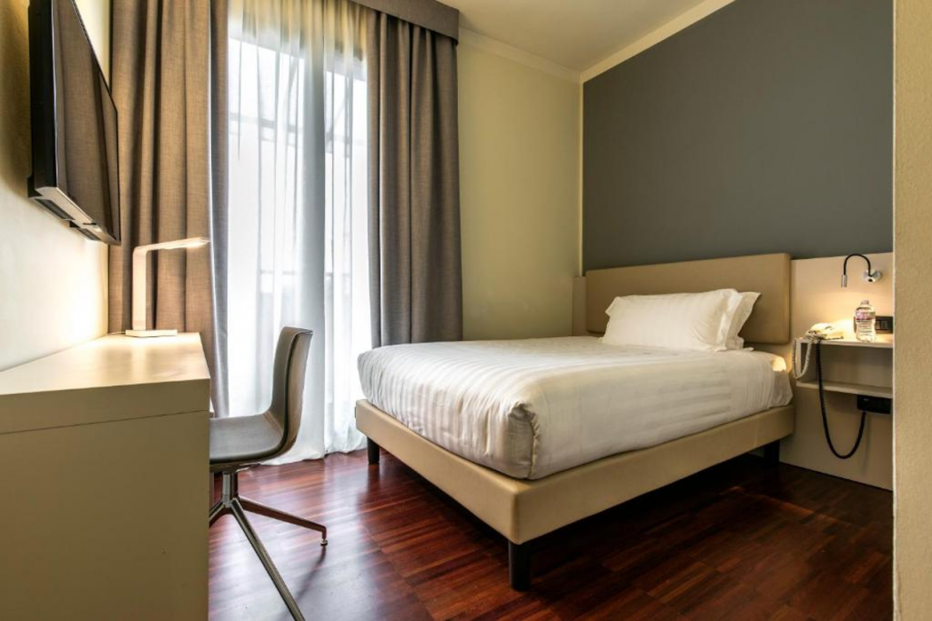 43 Station Hotel 16/61