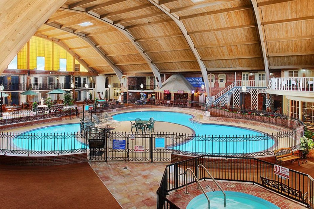 Howard Johnson By Wyndham Burlington 15/24