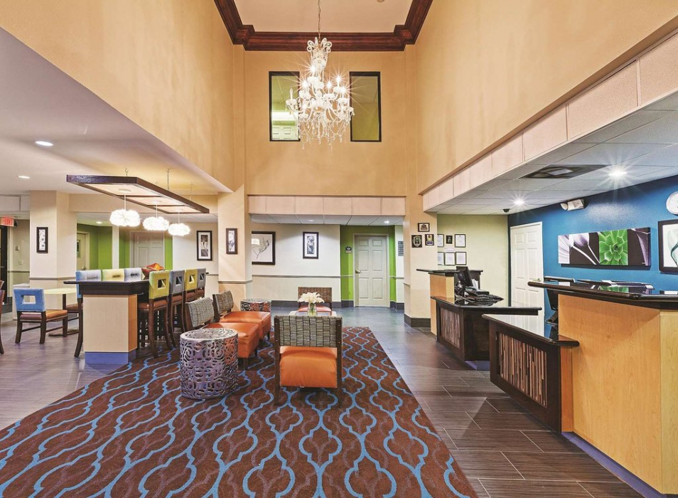 La Quinta Inn & Suites by Wyndham Pasadena 11/32