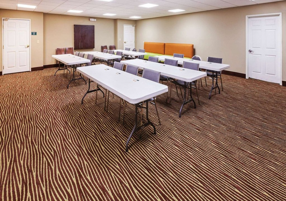 La Quinta Inn & Suites by Wyndham Pasadena 18/32