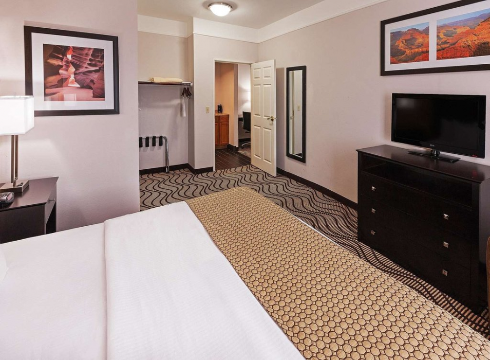 La Quinta Inn & Suites by Wyndham Pasadena 15/32