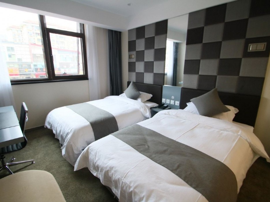 Zhotels (Shanghai International Tourist Resort Xiuyan Road Metro Station) 5/8