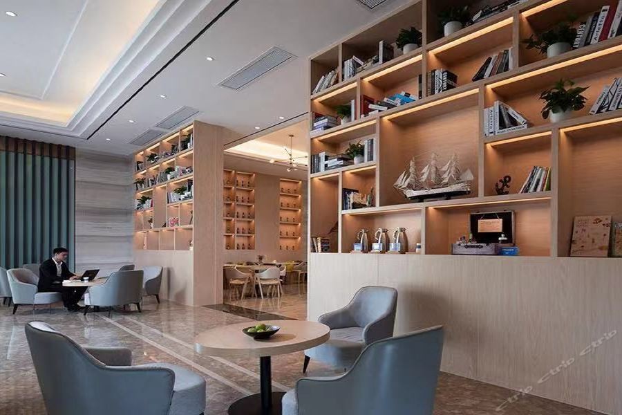 Kyriad Marvelous Hotel (Heyuan Wanlongcheng) 4/11