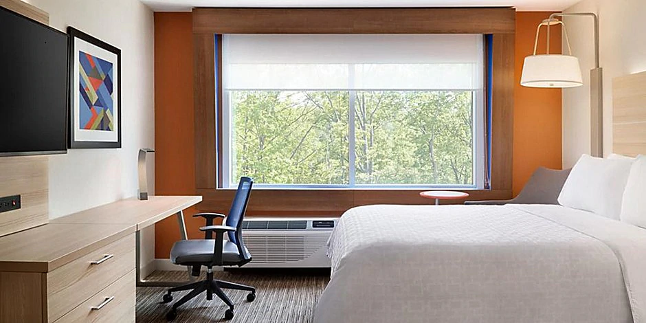 Holiday Inn Express Suites East Tulsa Catoosa 7/27
