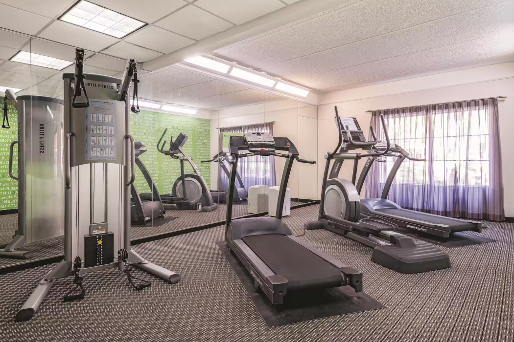 La Quinta Inn & Suites by Wyndham Univ Area Chapel Hill 46/67
