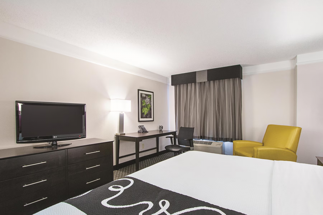 La Quinta Inn & Suites by Wyndham Univ Area Chapel Hill 22/67