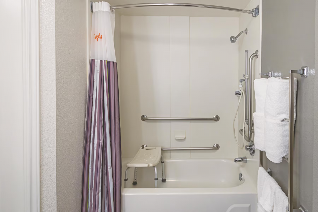 La Quinta Inn & Suites by Wyndham Univ Area Chapel Hill 37/67