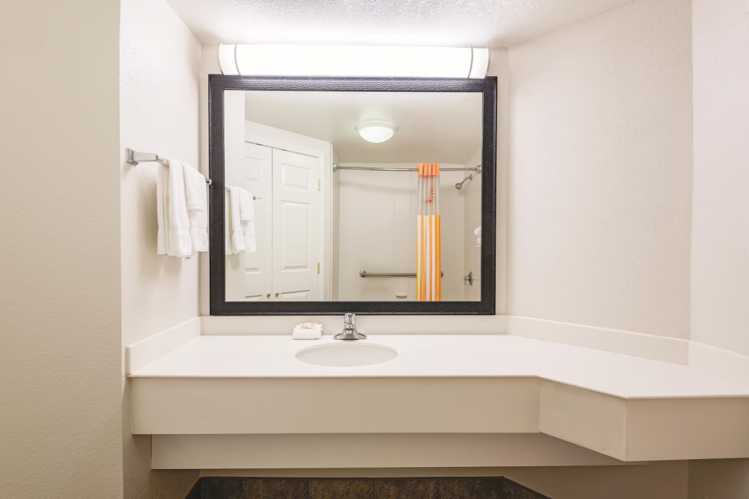 La Quinta Inn & Suites by Wyndham Univ Area Chapel Hill 35/67