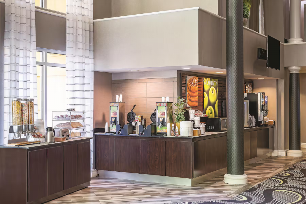 La Quinta Inn & Suites by Wyndham Univ Area Chapel Hill 44/67