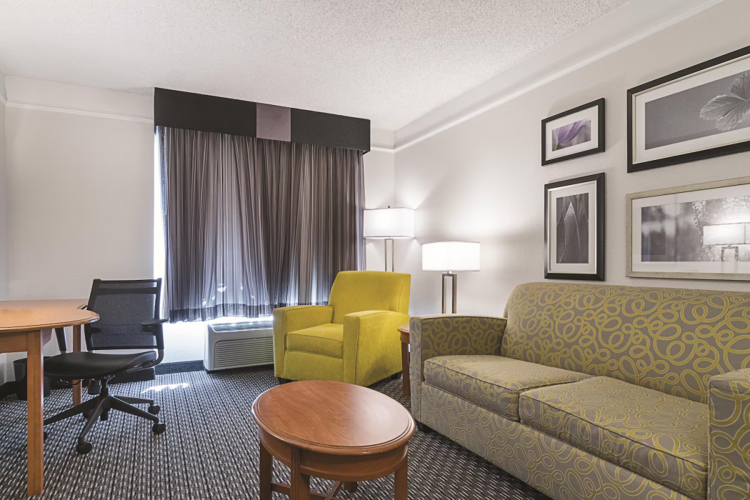 La Quinta Inn & Suites by Wyndham Univ Area Chapel Hill 40/67