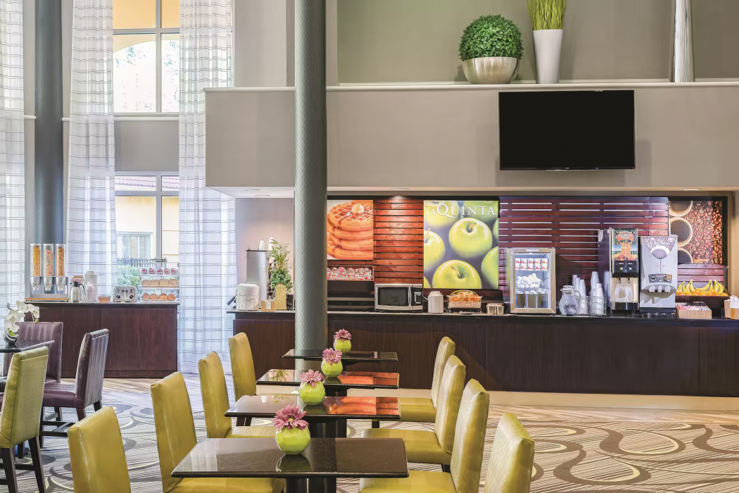 La Quinta Inn & Suites by Wyndham Univ Area Chapel Hill 39/67