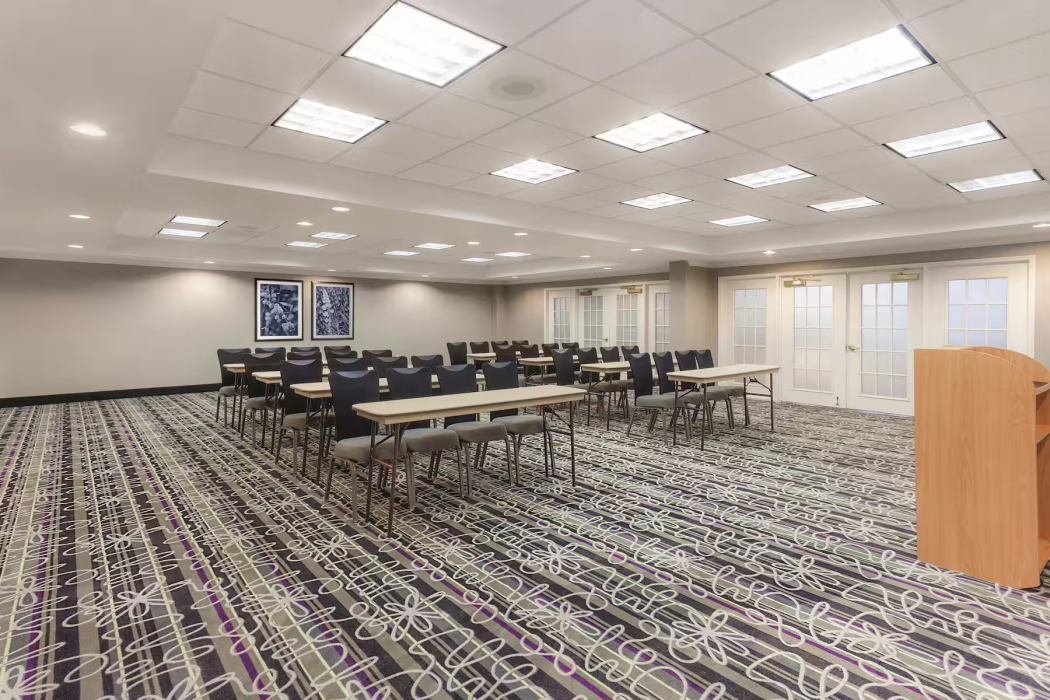 La Quinta Inn & Suites by Wyndham Univ Area Chapel Hill 43/67