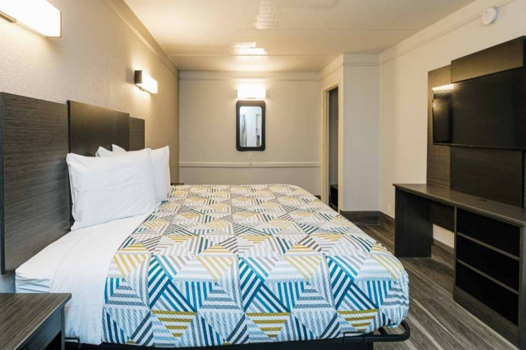 Motel6 Baytown, TX - Garth Rd 25/63