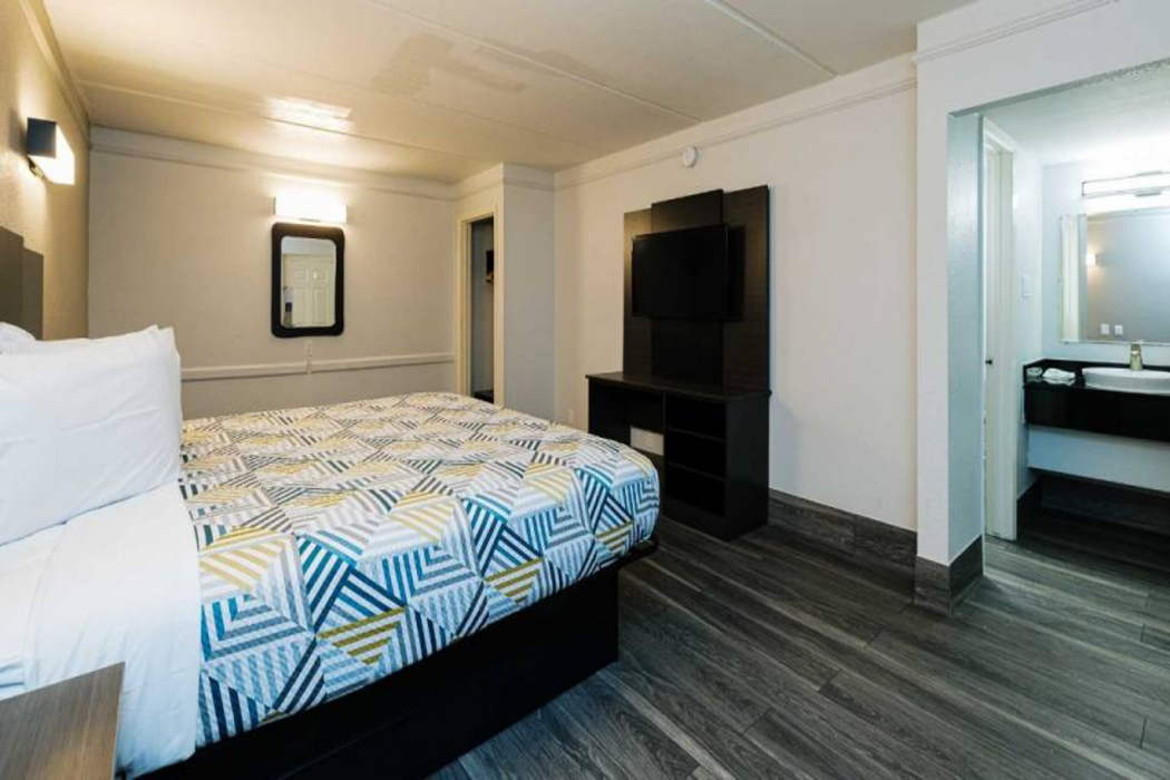 Motel6 Baytown, TX - Garth Rd 14/63