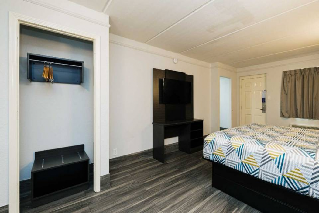 Motel6 Baytown, TX - Garth Rd 13/63