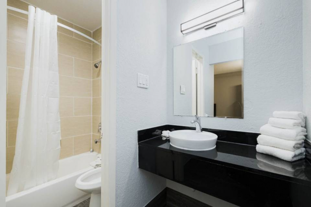 Motel6 Baytown, TX - Garth Rd 27/63
