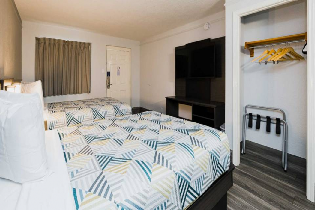 Motel6 Baytown, TX - Garth Rd 21/63