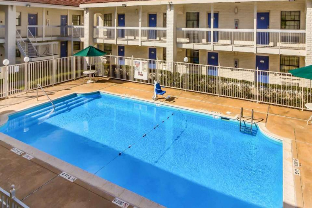 Motel6 Baytown, TX - Garth Rd 49/63