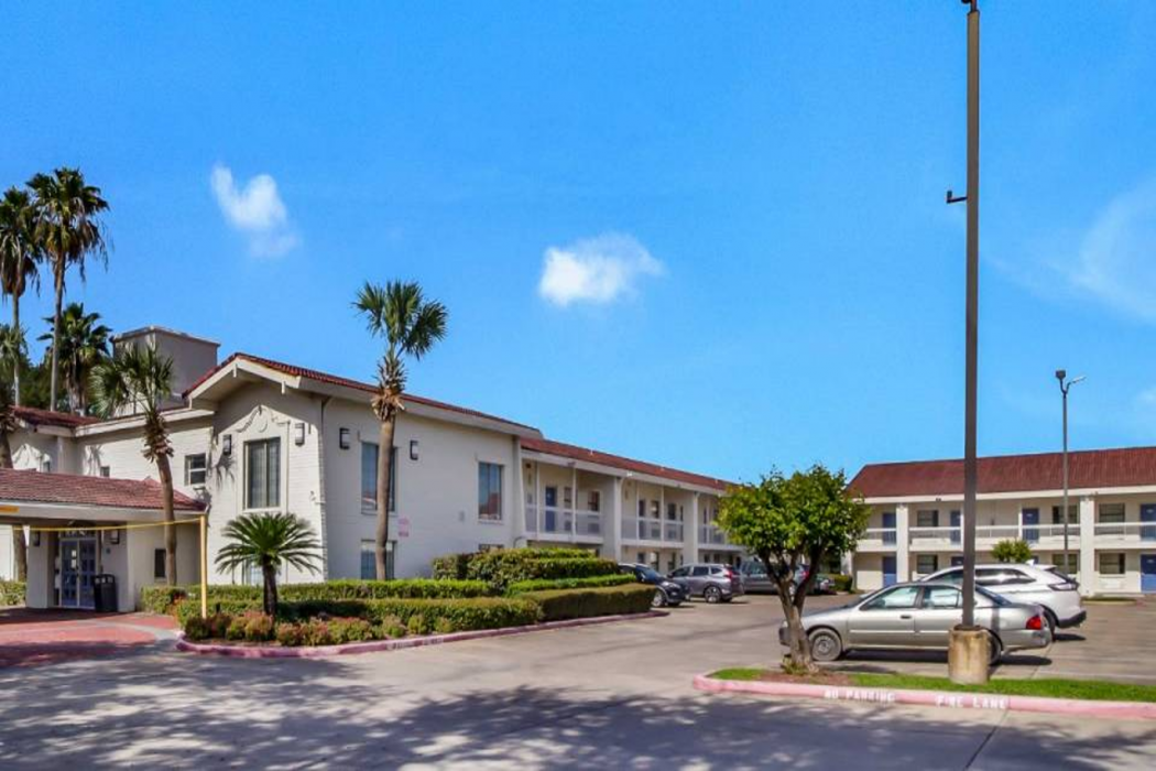 Motel6 Baytown, TX - Garth Rd photo4