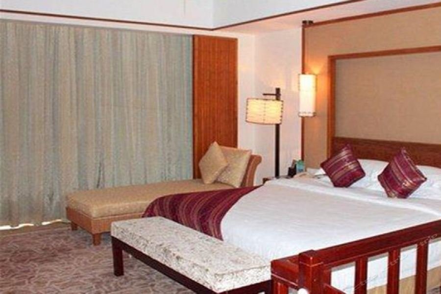 West Gulf Holiday Hotel 12/45