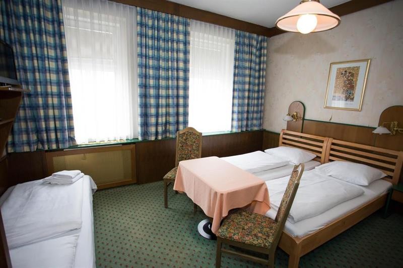 Hadrigan Hotel 44/69