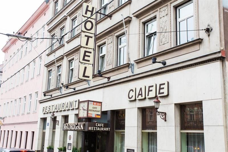 Hadrigan Hotel 48/69