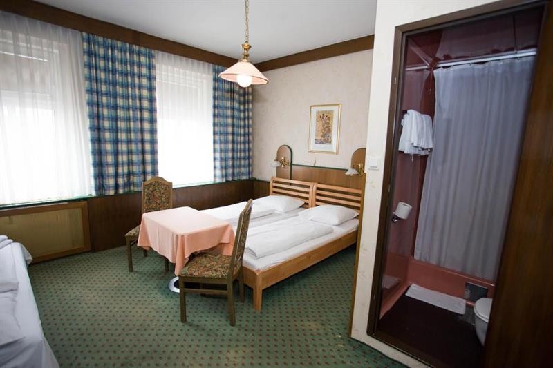 Hadrigan Hotel 43/69