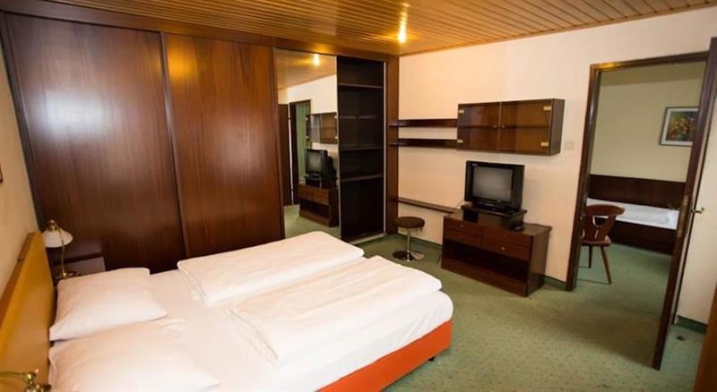 Hadrigan Hotel 40/69