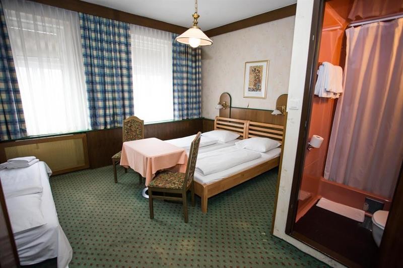 Hadrigan Hotel 47/69