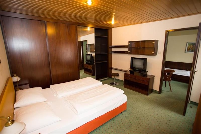 Hadrigan Hotel 28/69